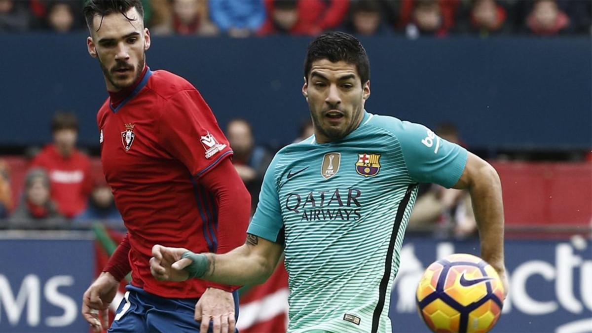 Luis Suárez abrió el marcador para el FC Barcelona en Pamplona