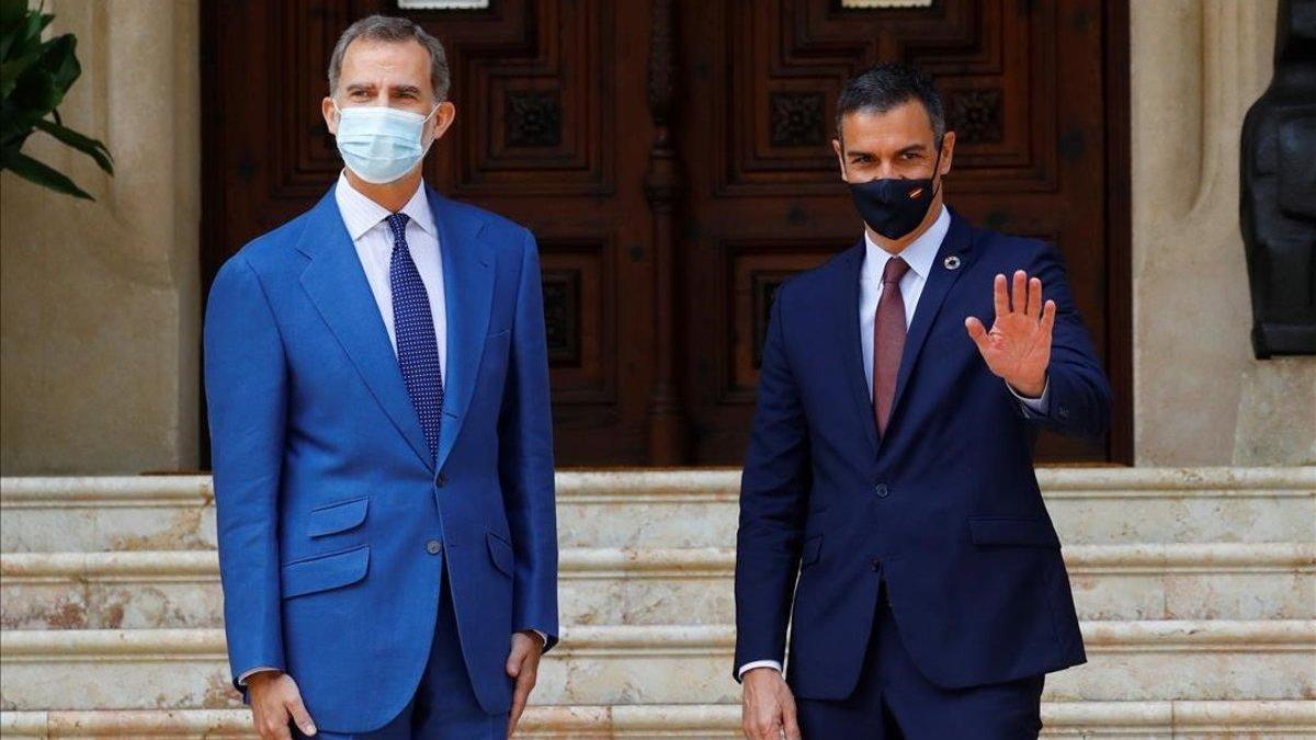 El rey Felipe VI recibe a Pedro Sánchez en el Palacio de Marivent