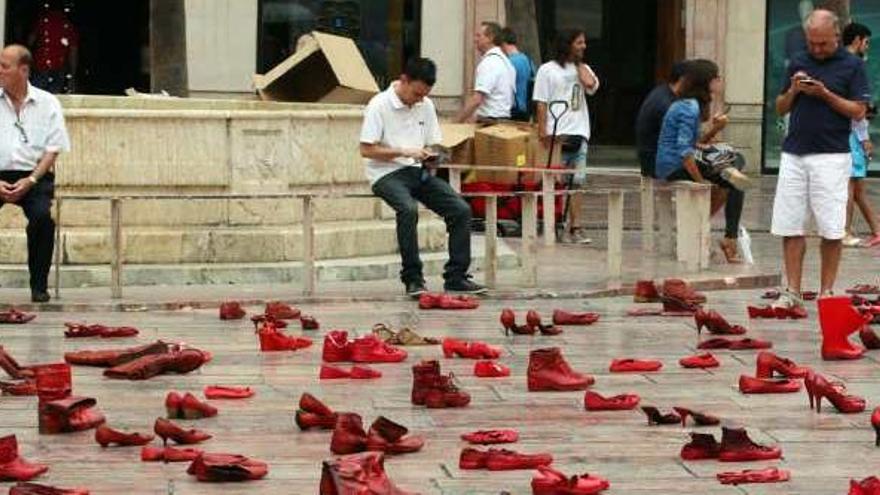 Zapatos rojos contra la violencia de género