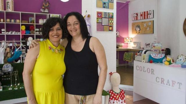 Teresa García y Belén Pacheco en su tienda Color&Craft.
