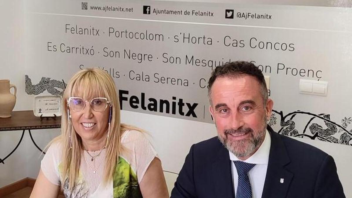 La alcaldesa Soler y el conseller Mateo, en la firma del convenio