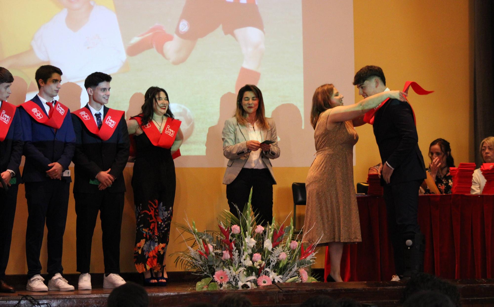 Tarde de graduaciones en los centros educativos de Gijón