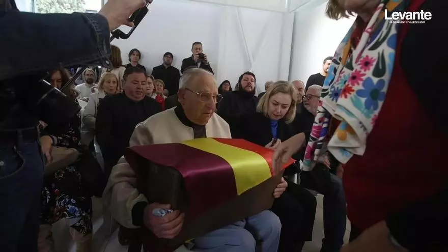 Acto de entrega de los restos del estanquero de Ontinyent y el alcalde de Canet, fusilados por el franquismo