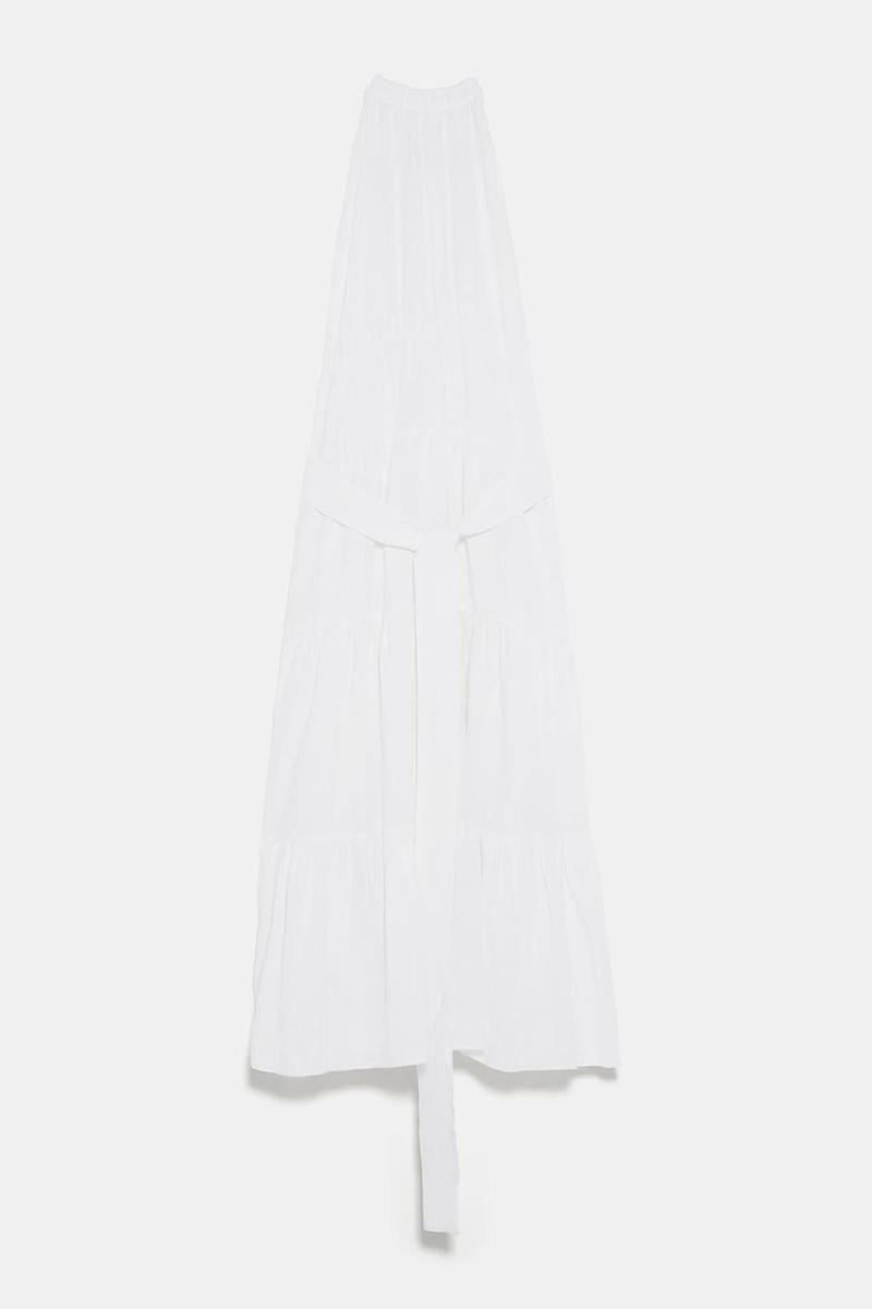 Vestido largo de lino blanco de Zara. (Precio: 49, 95 euros)