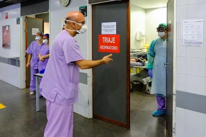 24-04-2020 LAS PALMAS DE GRAN CANARIA. Zona Covid en el Hospital Doctor Negrín. Fotógrafo: Andrés cruz  | 24/04/2020 | Fotógrafo: Andrés Cruz