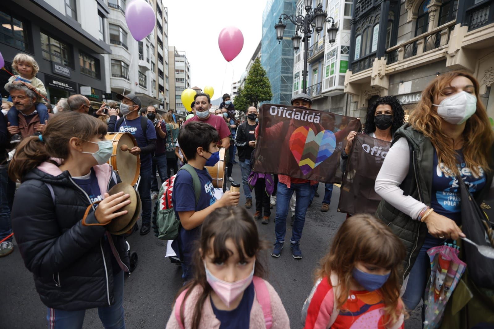 Los partidarios de la cooficialidad del asturiano se manifiestan en Oviedo