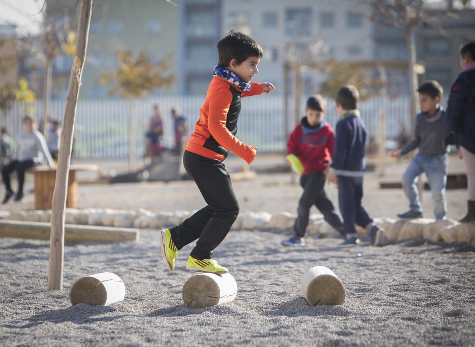 Patio inclusivo del CEIP Enric Soler i Godes