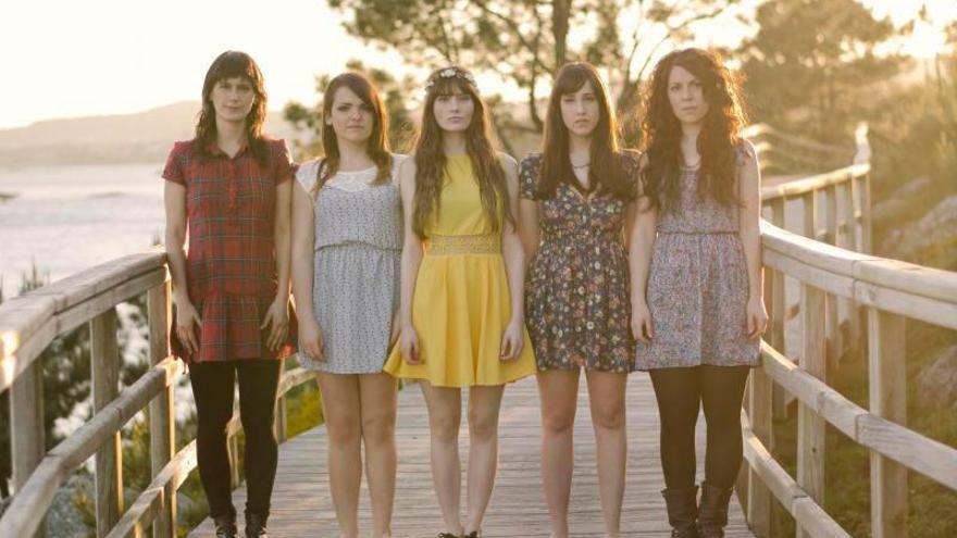 Quinteto femenino de punk-rock Agoraphobia.