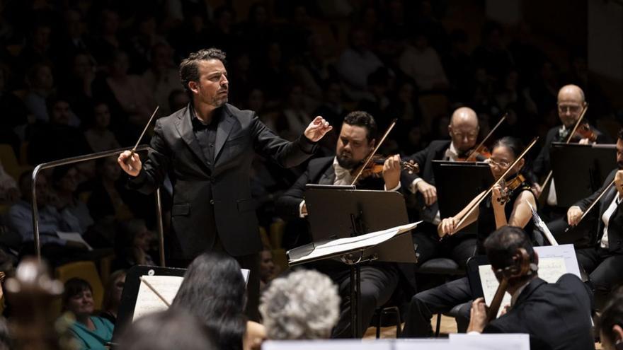 James Gaffigan es retroba amb l’OCV i el Cor per a dirigir la «Simfonia núm. 2» de Mahler. | MIKEL PONCE