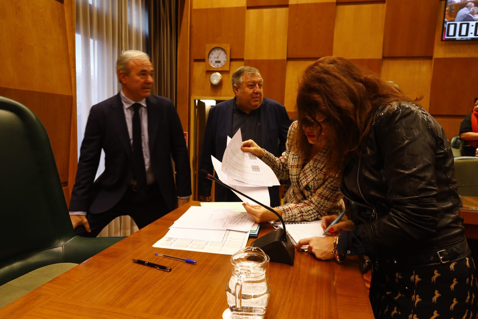 Fotogalería | Pleno del Ayuntamiento de Zaragoza con el futuro de La Romareda en juego