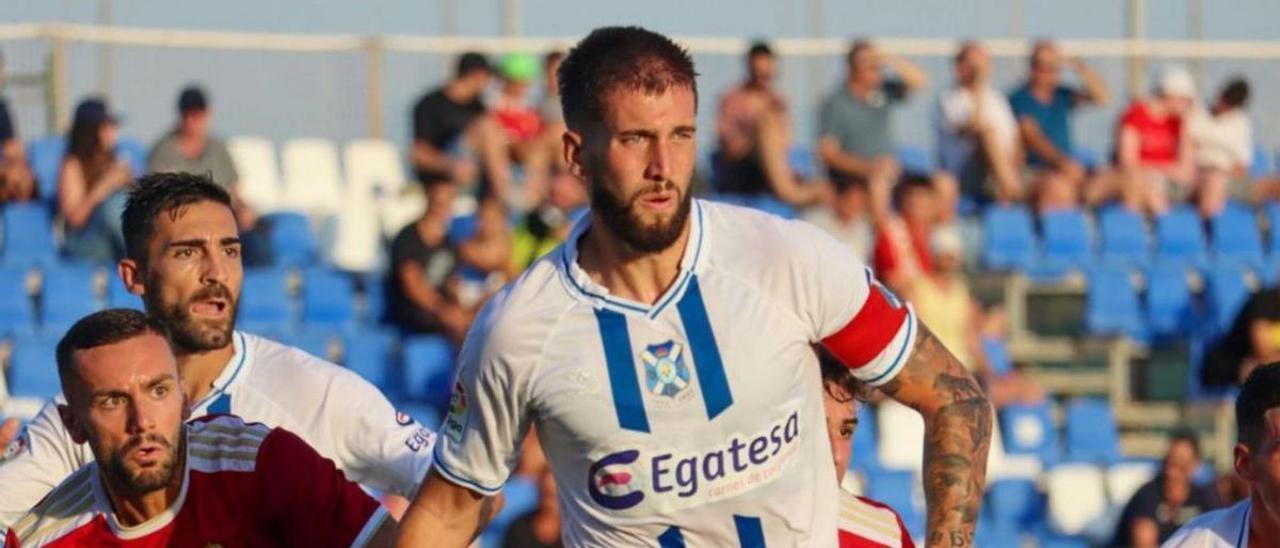 Nikola Sipcic, durante el partido del miércoles con el brazalete de capitán blanquiazul.