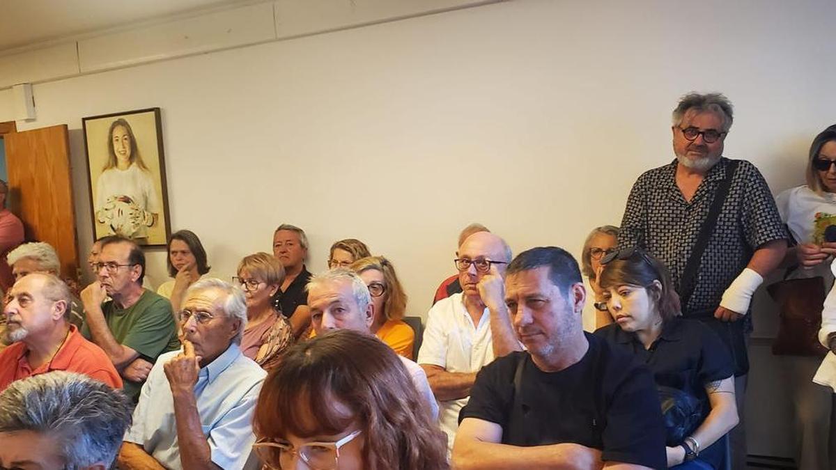 Una imagen de la concentración vecinal en el pleno de esta semana.