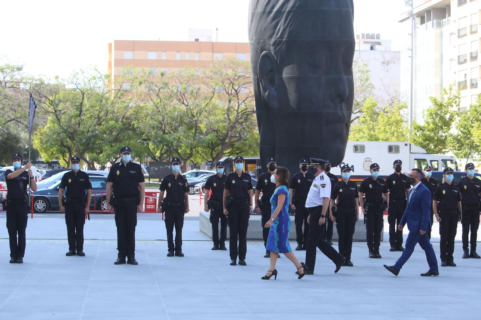 Entrega del bastón de mando a la comisaría de la Policía Nacional de Vila-real