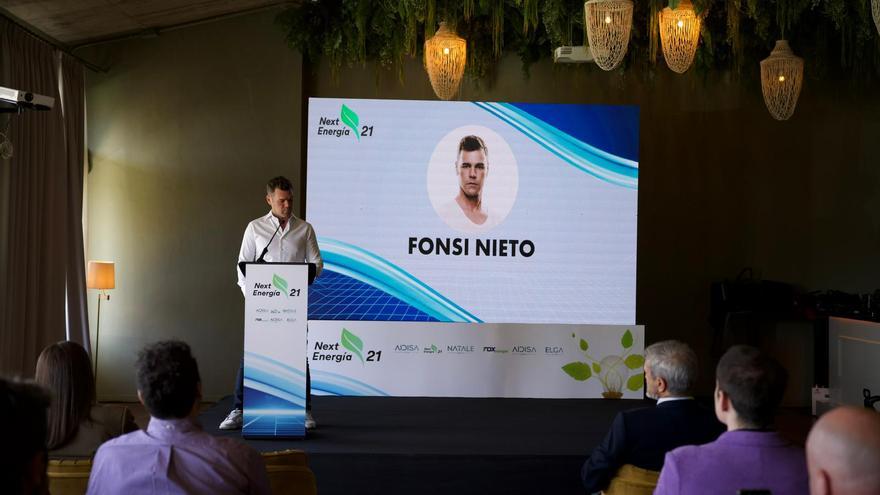 Next Energía 21, empresa de energía renovable alicantina, presenta su marca con Fonsi Nieto como embajador