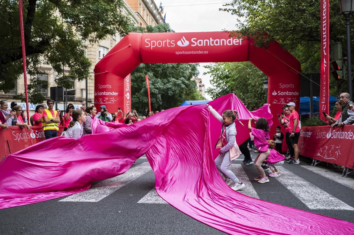 Así ha sido la marcha rosa de Cáceres en imágenes: la ciudad se vuelca con el cáncer de mama Así ha sido la marcha rosa de Cáceres en imágenes: la ciudad se vuelca con el cáncer de mama