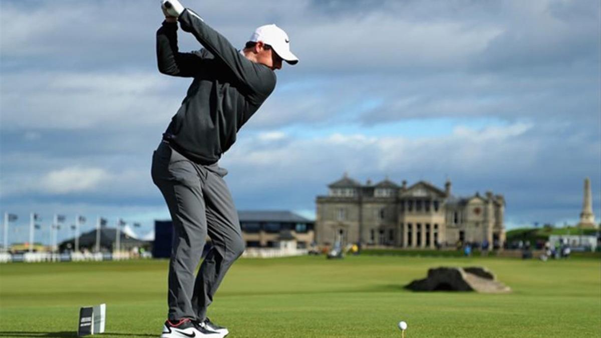 Rory McIlroy en el hoyo 18 en Saint Andrews