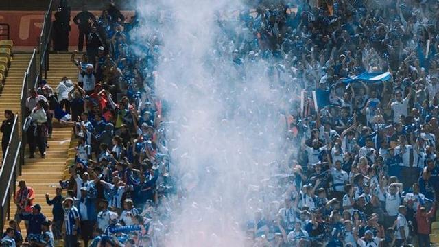 Aficionados blanquiazules, en un derbi en Gran Canaria. | CDT