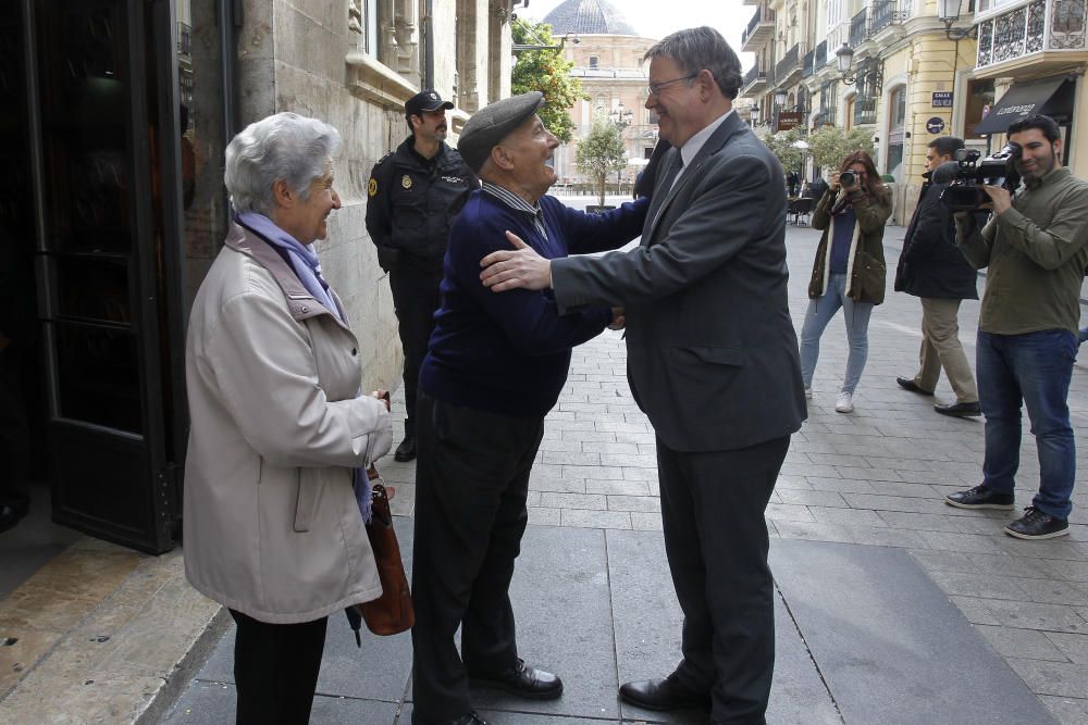 Vecinos de Morella, de visita en el Palau de la Generalitat