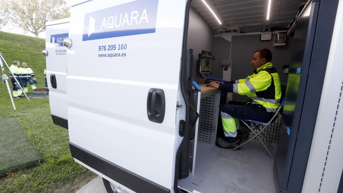 Desde el furgón, el operario puede comprobar el estado de la tubería