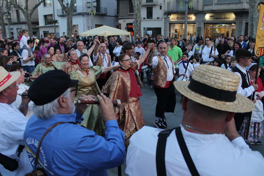 Populària omple Figueres d''ambient tradicional