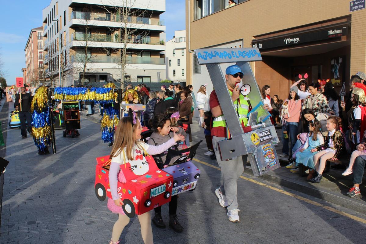 El autolavado del desfile de Lugones