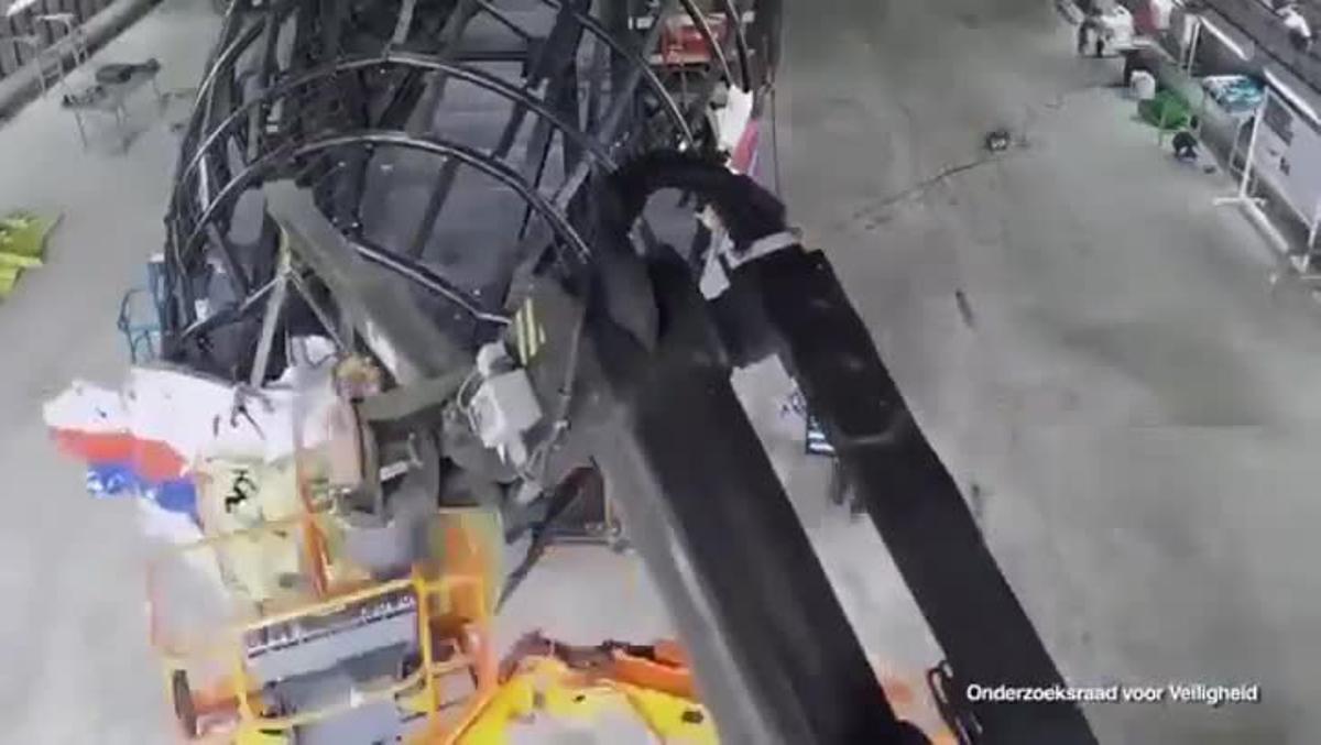 Espectacular ’time-lapse’ en que puede verse como los expertos holandeses reconstruyen pieza a pieza el MH17.