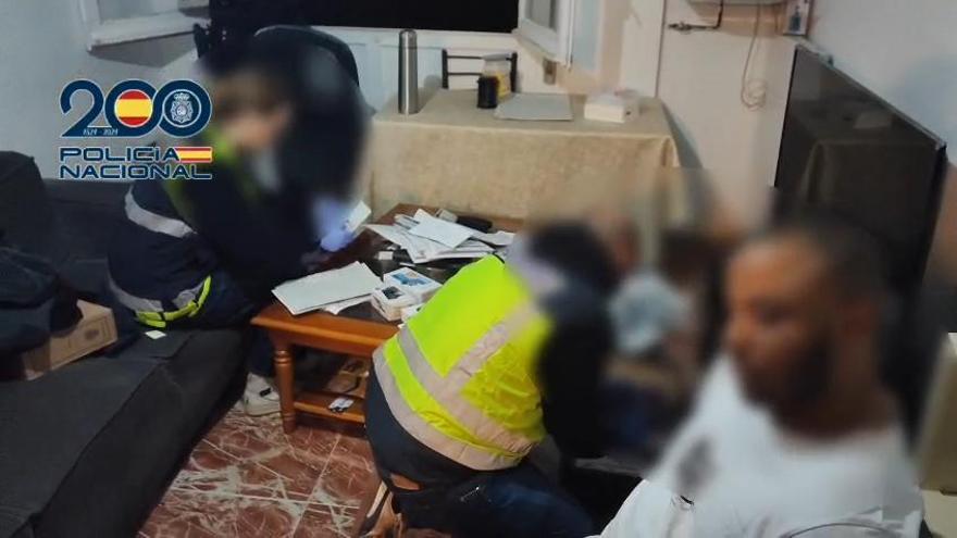 Desarticulación de una compleja red que estafó casi 600.000 euros mediante cuentas bancarias falsas