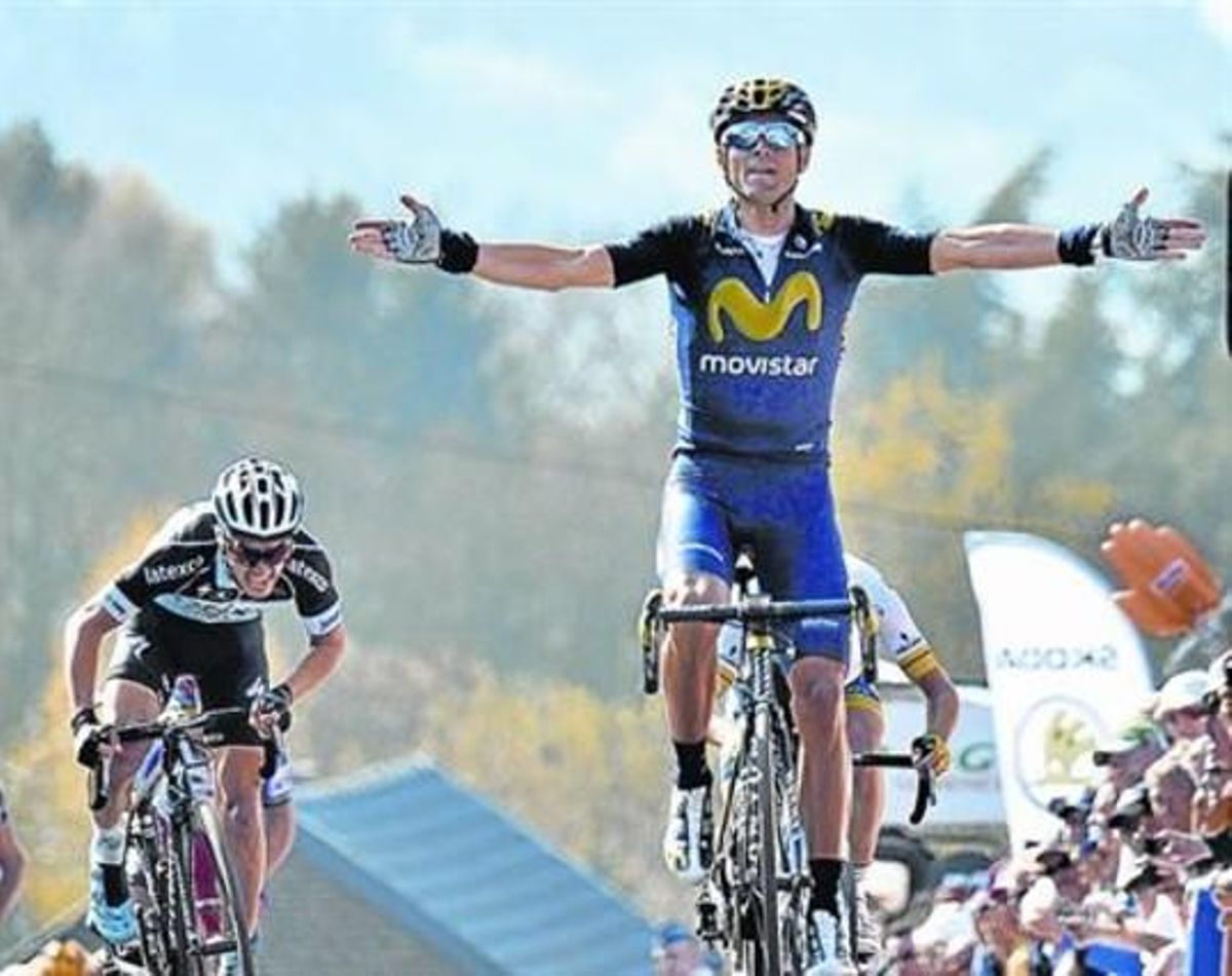 Valverde entra vencedor a la Fletxa Valona davant del francès Alaphilippe. Valverde entra vencedor a la Fletxa Valona davant del francès Alaphilippe.