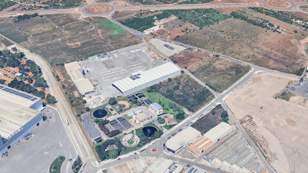 Foto aérea que engloba el plan parcial del sector UHI-2, entre la depuradora mancomunada y la ronda suroeste.