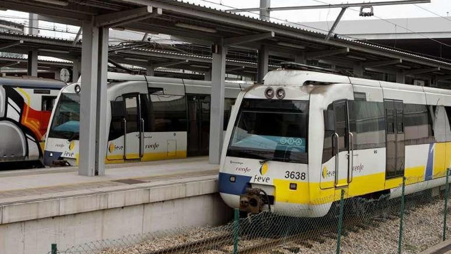 Vista del polígono Mora Garay, junto a las vías del tren.