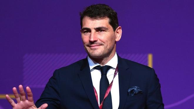 Iker Casillas (45 años): "No tenía dinero para comprar unos guantes y me he llevado mucho barro a casa, mi padre me cogía los guantes y me ponía parche sobre parche en la palma"