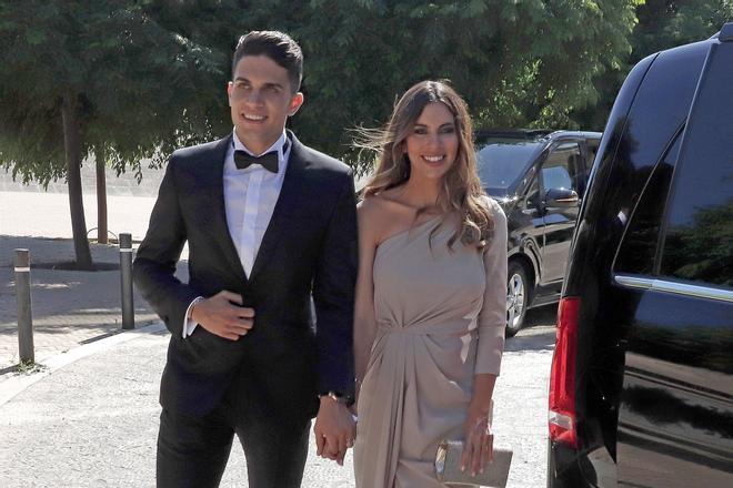 Melissa Jiménez y Marc Bartra