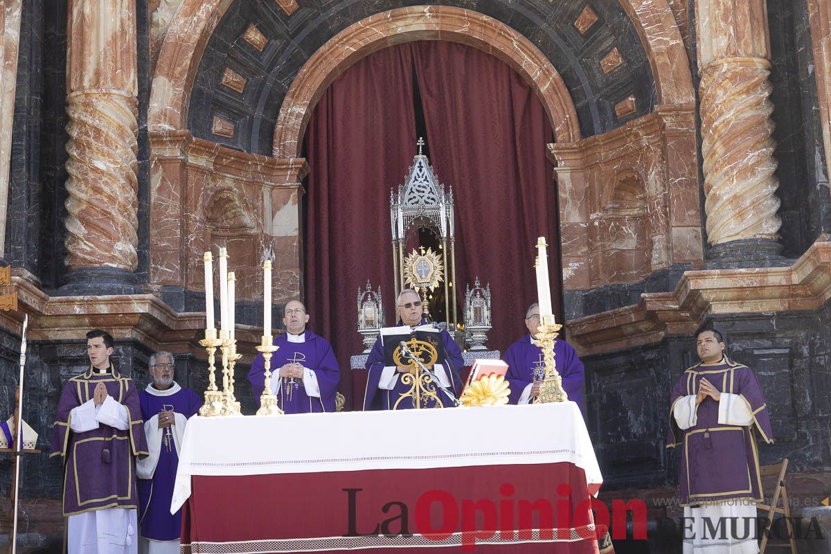 La vicaría de Cartagena, la UCAM, junto a asociaciones y peregrinos de toda España se ponen a los pies de la Vera Cruz