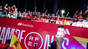 Les campiones del Món de futbol femení arriben a Madrid