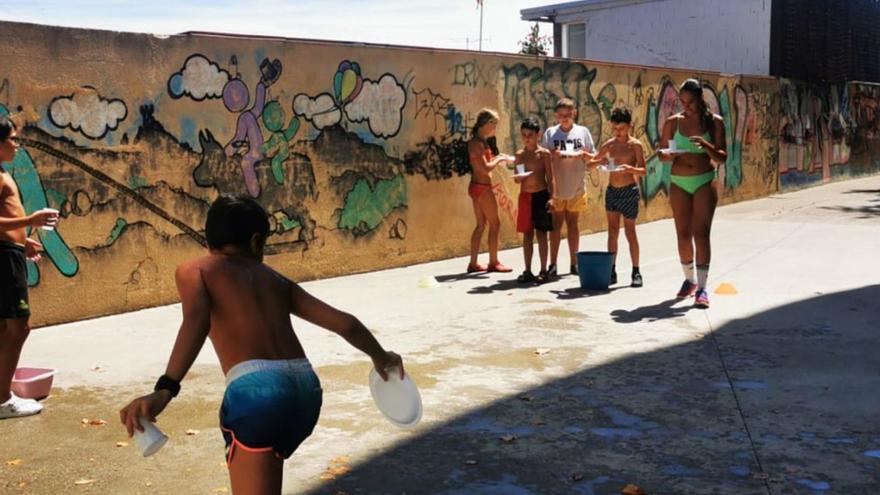 El arenero de las piscinas de Benavente, campo de fútbol playa