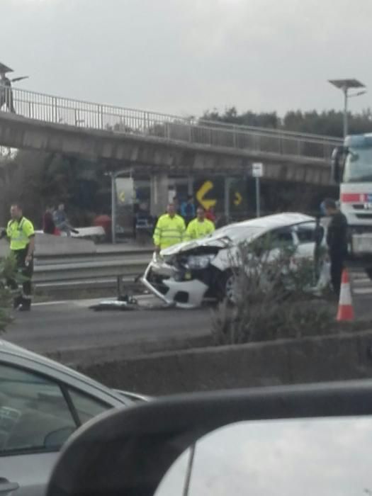 Accidente entre tres vehículos en La Mareta