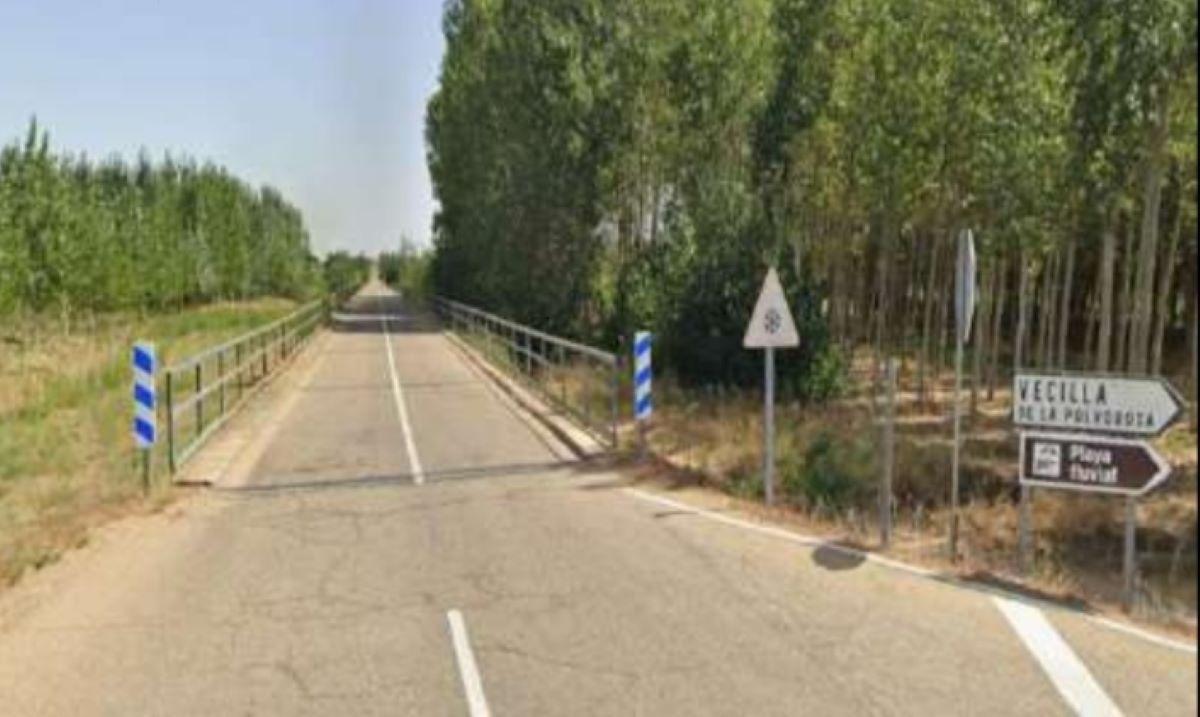 Acceso al puente hacia Pobladura del Valle.