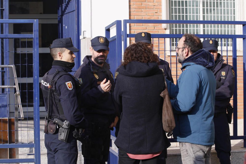 Concentració de protesta per les detencions dels alcaldes de Verges i Celrà