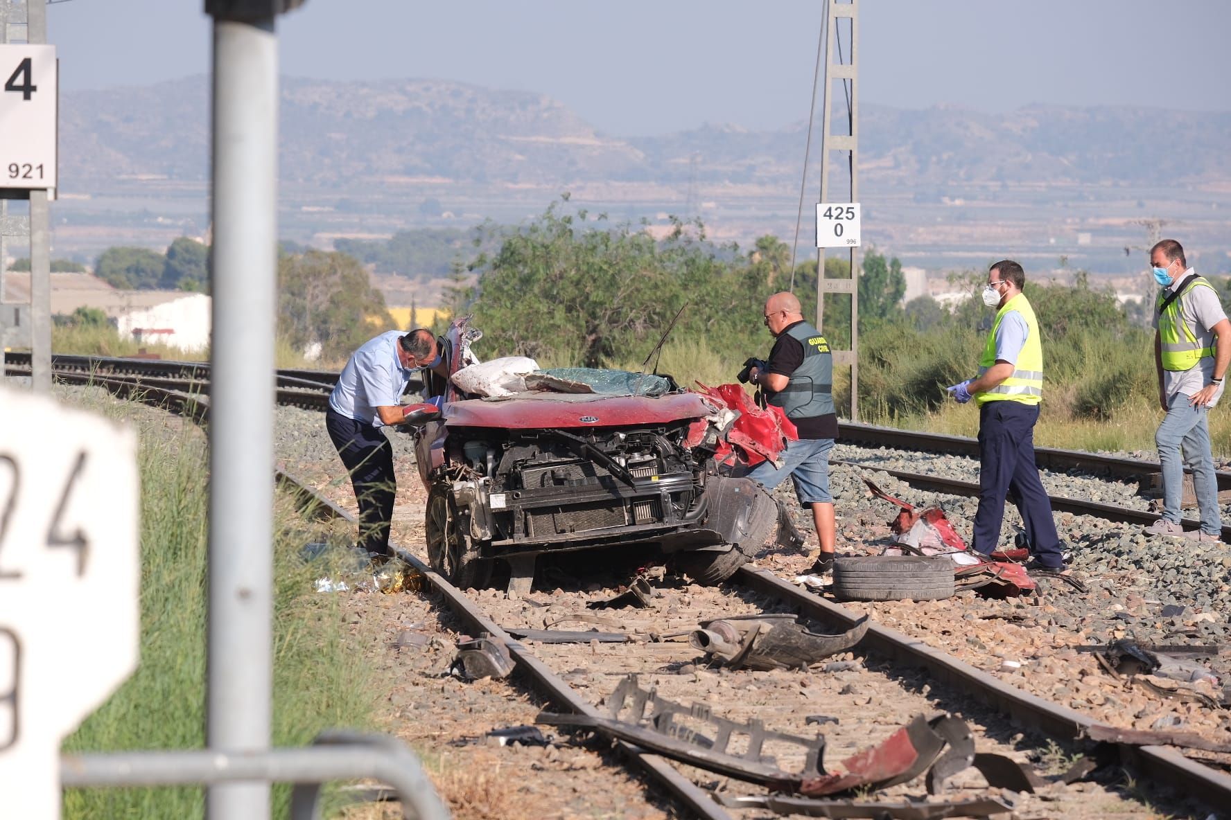 Accidente mortal en Novelda: un tren arrolla a cuatro personas que viajaban en un coche