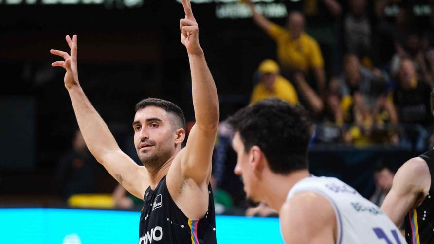 Jaime Fernández celebra un triple en el Lenovo-Unicaja de la primera vuelta. | | CARSTEN W. LAURITSEN