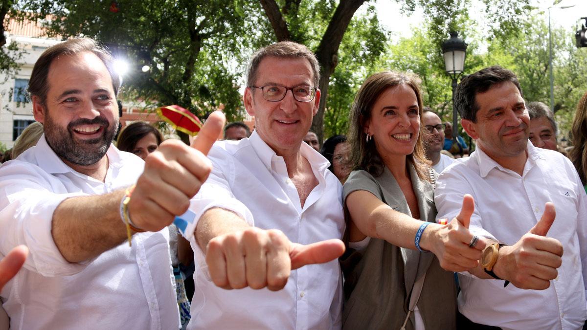 Alberto Núñez Feijóo , en un acto electoral en Ciudad Real el día después del cara a cara con Pedro Sánchez acompañado de cargos del PP de Castilla-La Mancha