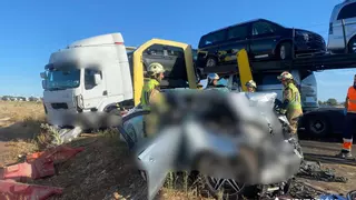 Muere el conductor de un turismo tras chocar frontalmente con un camión en la A-68 en Mallén