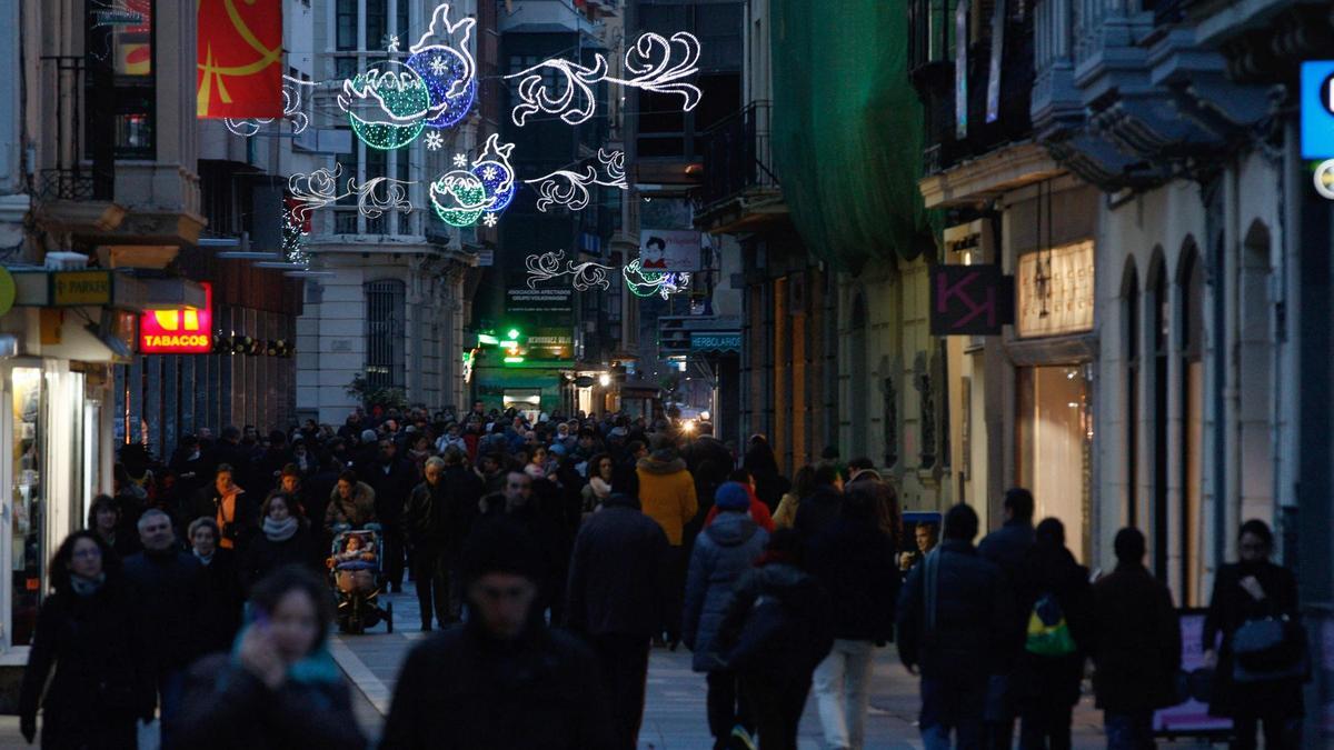 Una calle comercial de Zamora en Navidad