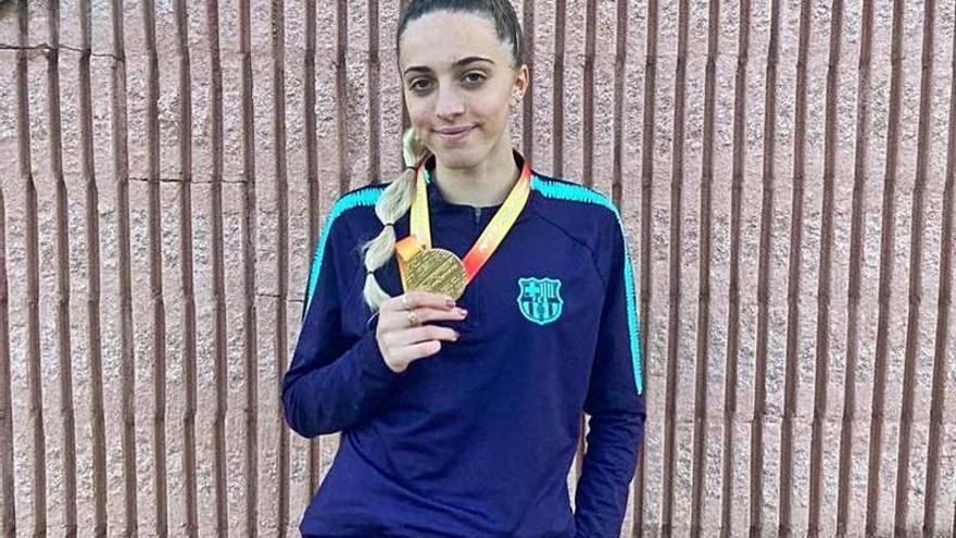 Lucía Pinacchio posa con su oro en Antequera.