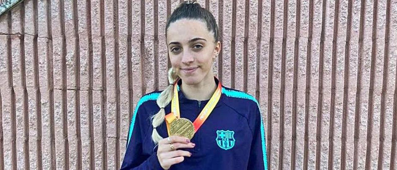 Lucía Pinacchio posa con el oro logrado en Antequera en 2021. | D.M.