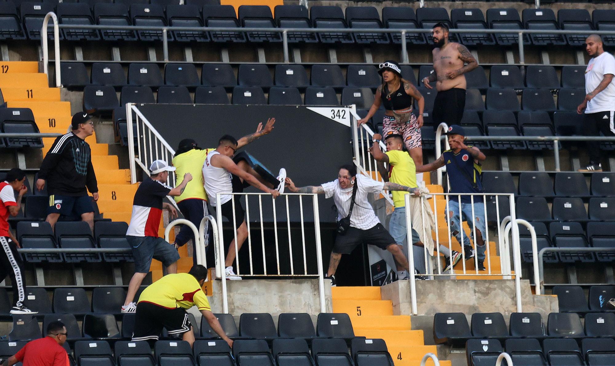 Las imágenes de la batalla campal en Mestalla