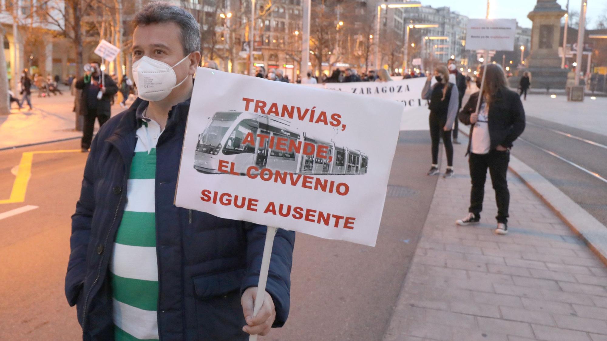 11/3/2021 20:18:00 ANGEL DE CASTRO A1-107613797.JPG MANIFESTACION DE TRABAJADORES DE BUS Y TRANVIA DE ZARAGOZA. POR UN CONVENIO JUSTO