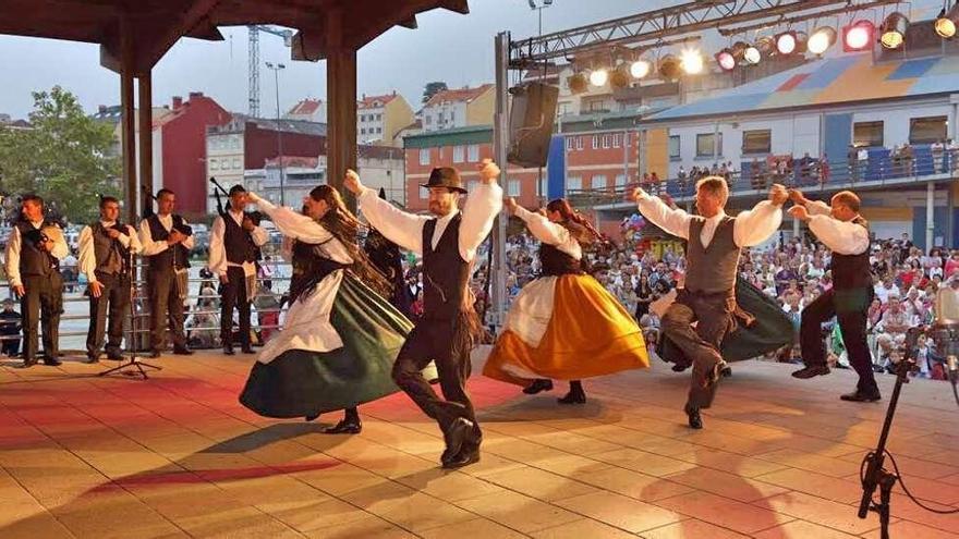 Éxito en la presentación de la agrupación Moañesa de Música e Danza