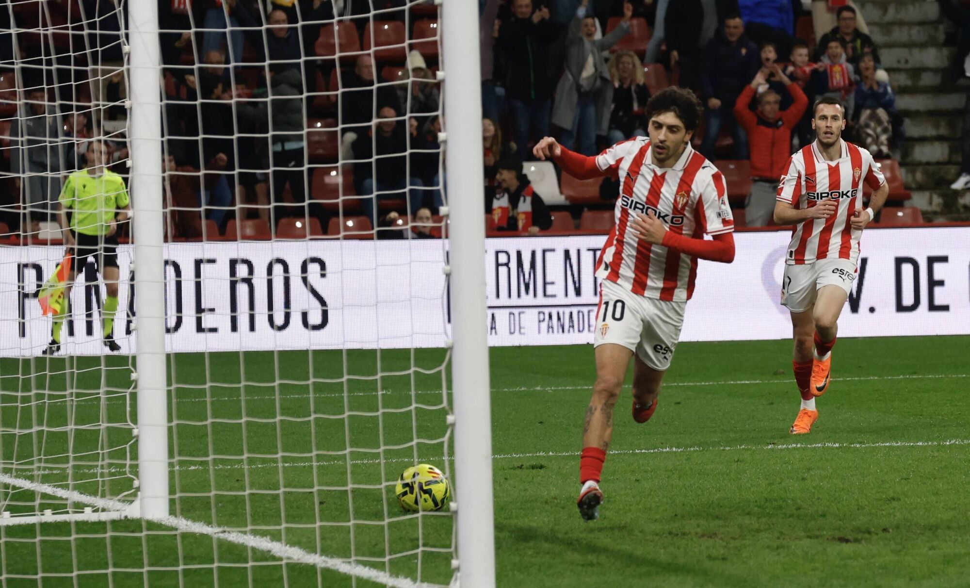 EN IMÁGENES: Gran victoria del Sporting contra el Granada en El Molinón