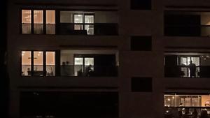 La falta d’habitatge empeny parelles a compartir pis amb més inquilins